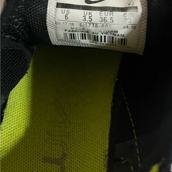 Nike Women’s Air Max 270 “Black/Cyber‑Pink Rise” AND 5 GAP ACTIVE SHIRTS!! - Picture 5 of 10